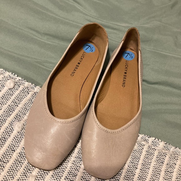 Lucky Size 7.5 Tan Slip-on’s - Picture 3 of 3
